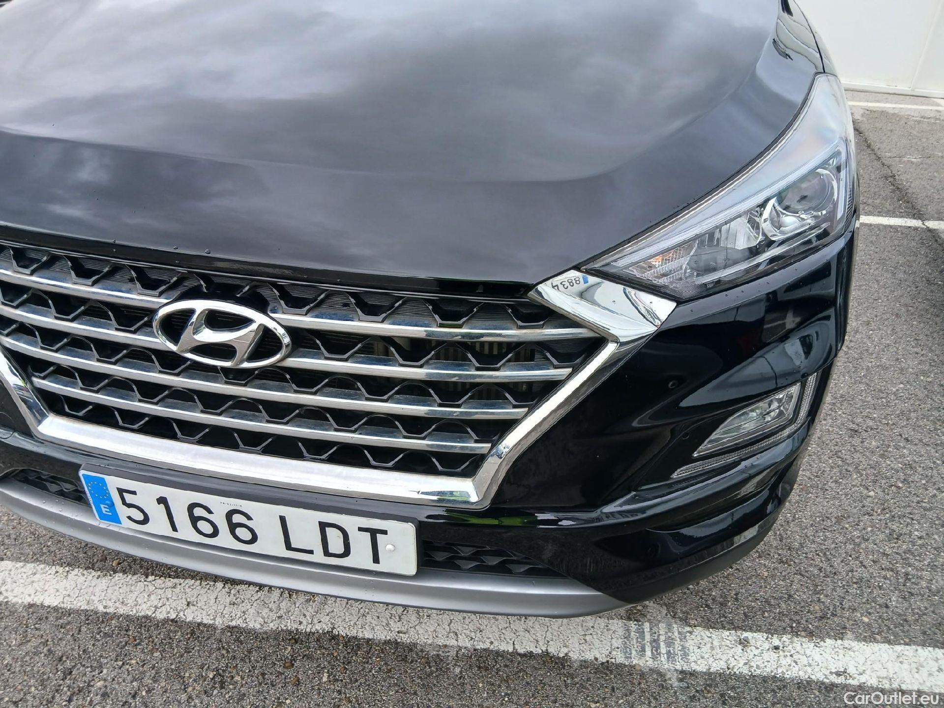  Hyundai  Tucson HYUNDAI  / 2018 / 5P / todoterreno 1.6 CRDI 85kW (116CV) 48V SLE 4X2(SP)(SL) #15