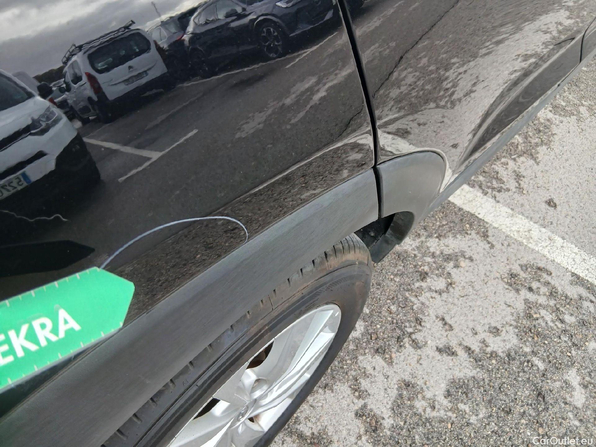  Hyundai  Tucson HYUNDAI  / 2018 / 5P / todoterreno 1.6 CRDI 85kW (116CV) 48V SLE 4X2(SP)(SL) #16