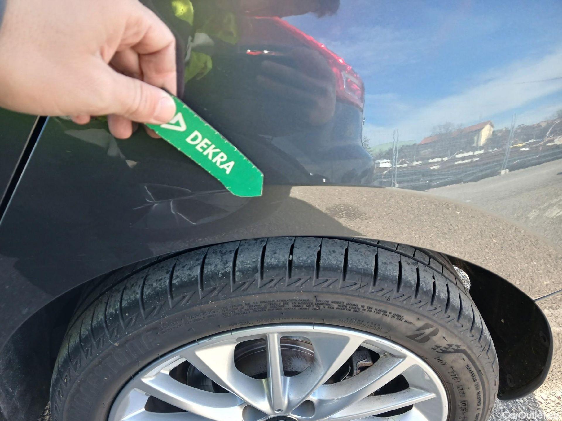  Bmw  Serie 1 BMW  / 2019 / 5P / berlina con portón 118i #15