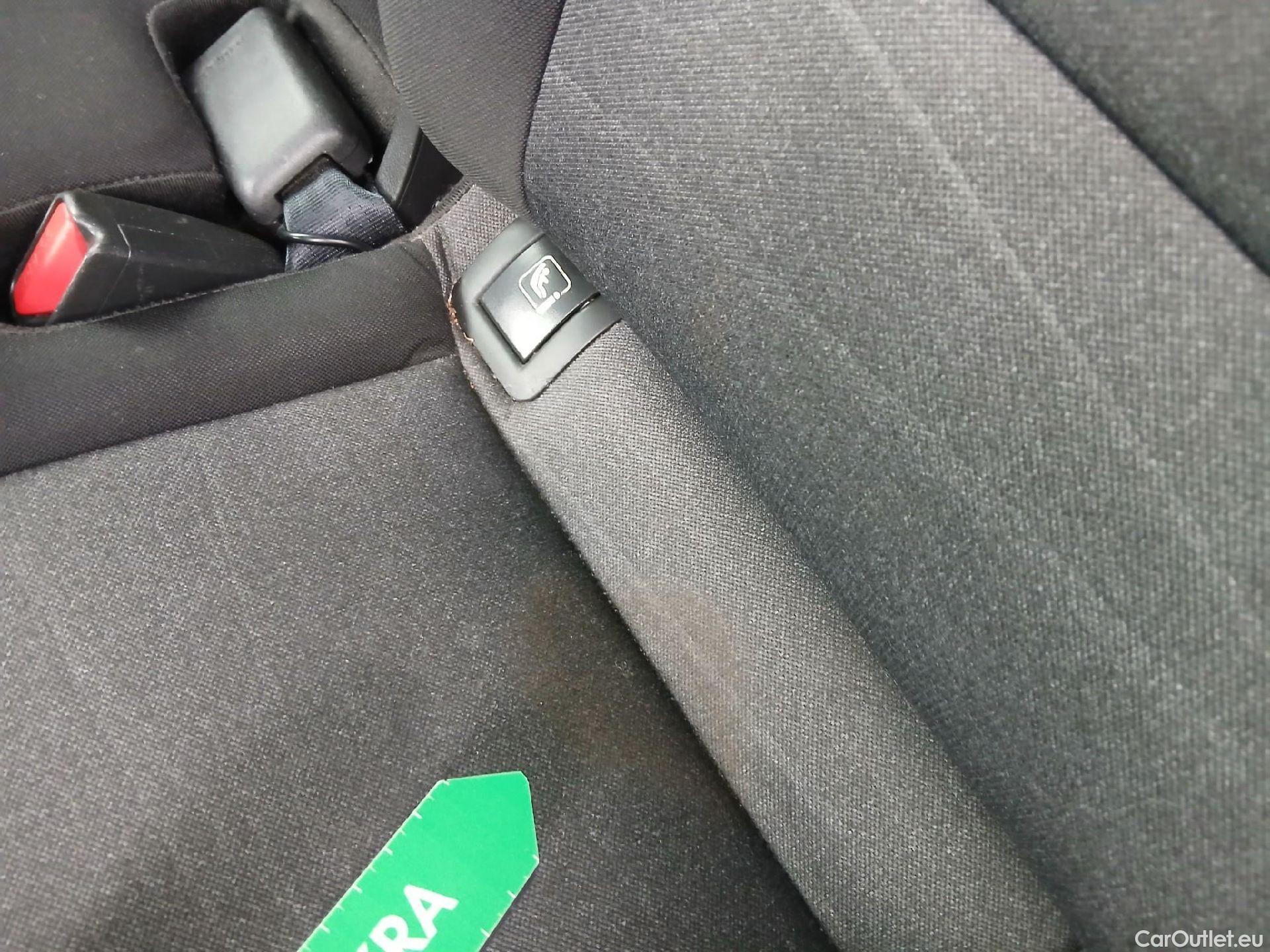  Hyundai  Tucson HYUNDAI  / 2018 / 5P / todoterreno 1.6 CRDI 85kW (116CV) 48V SLE 4X2(SP)(SL) #5