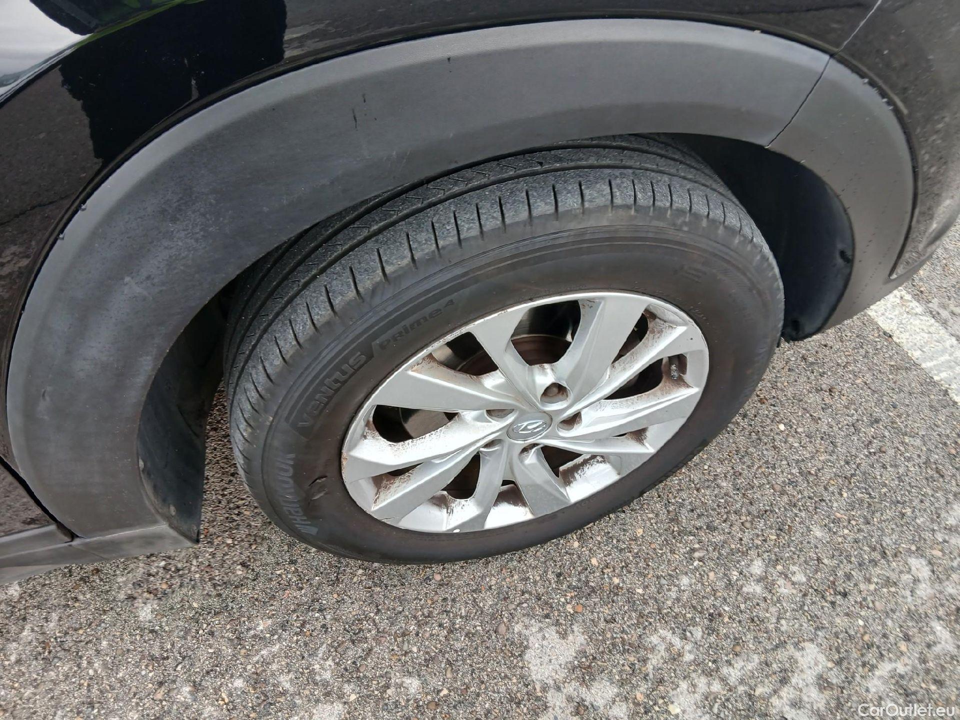  Hyundai  Tucson HYUNDAI  / 2018 / 5P / todoterreno 1.6 CRDI 85kW (116CV) 48V SLE 4X2(SP)(SL) #11