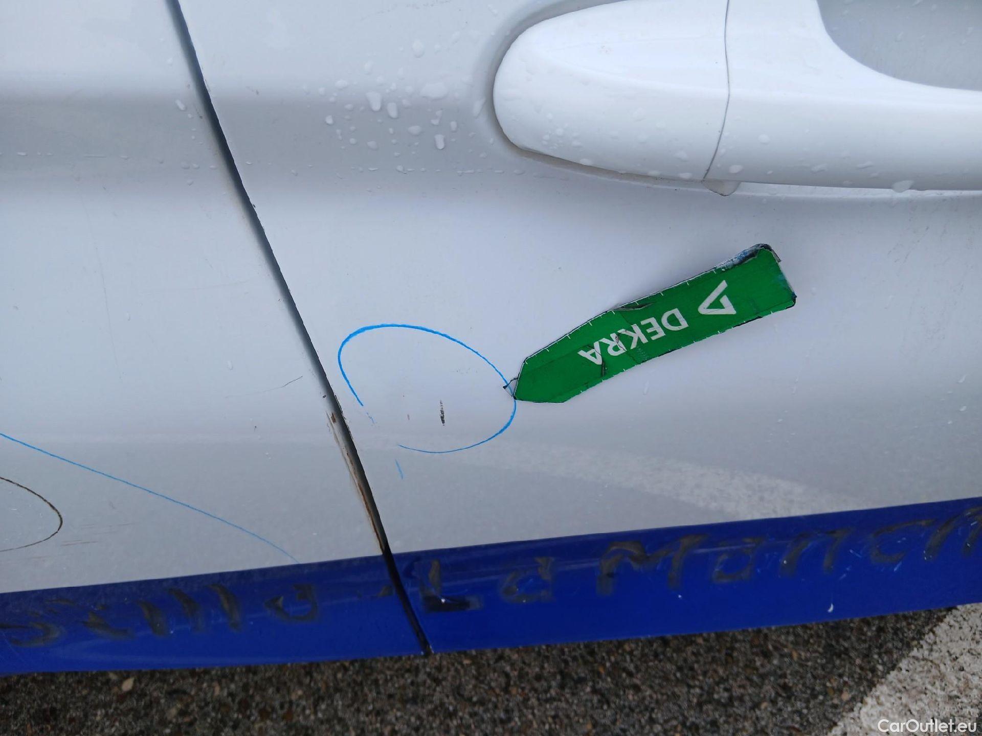  Ford  Fiesta FORD  / 2017 / 5P / berlina con portón 1.1 Ti-VCT 63kW Trend+ 5p #42