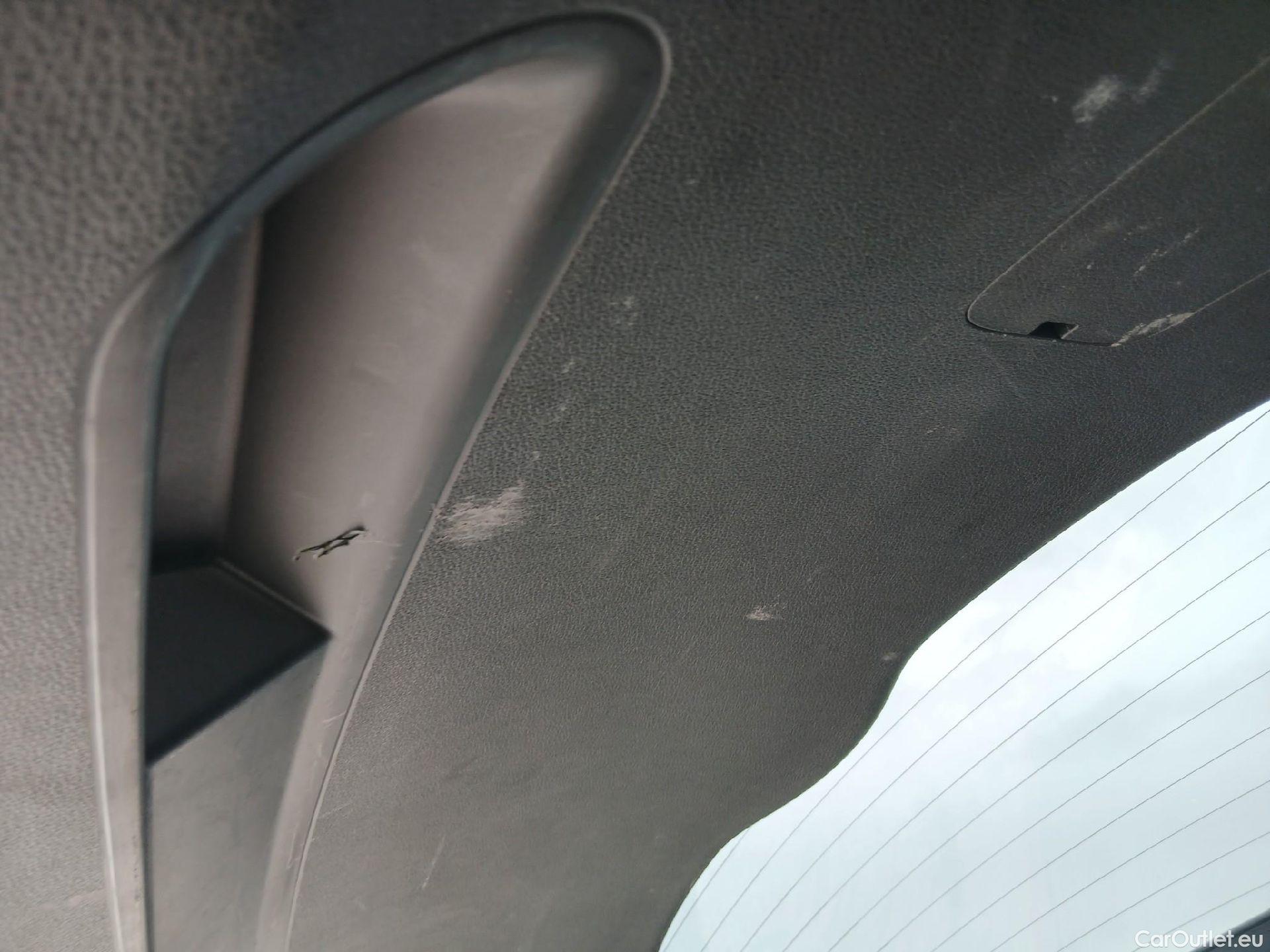  Hyundai  Tucson HYUNDAI  / 2018 / 5P / todoterreno 1.6 CRDI 85kW (116CV) 48V SLE 4X2(SP)(SL) #9