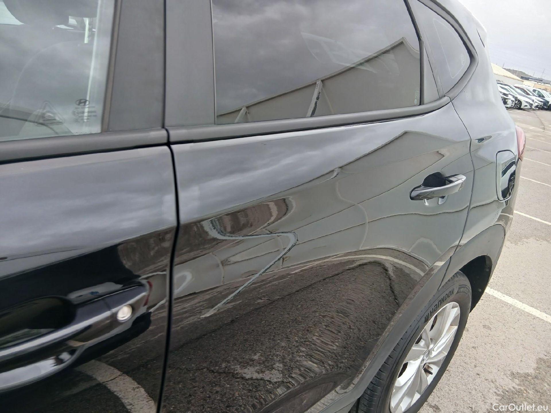  Hyundai  Tucson HYUNDAI  / 2018 / 5P / todoterreno 1.6 CRDI 85kW (116CV) 48V SLE 4X2(SP)(SL) #20