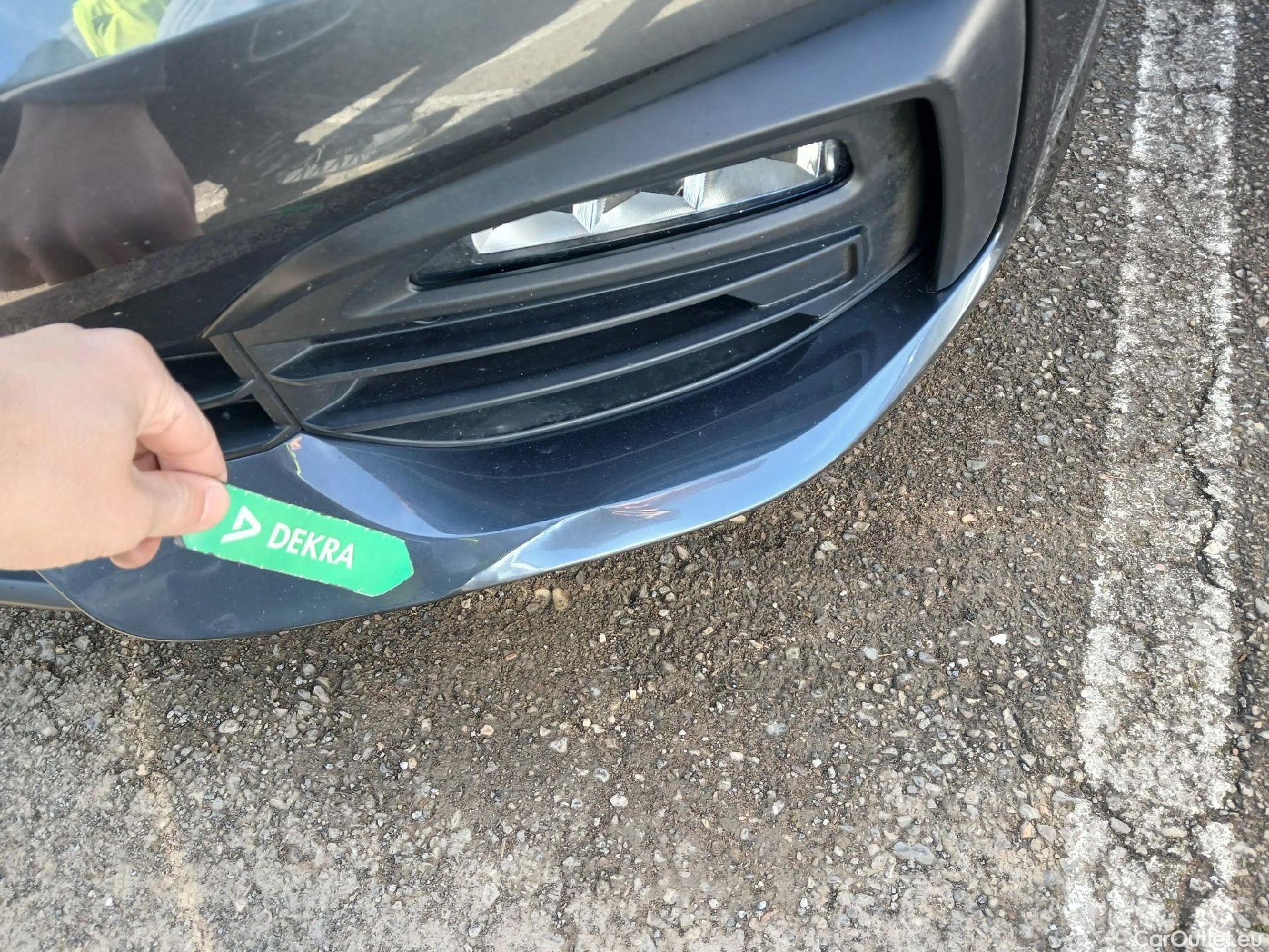  Bmw  Serie 1 BMW  / 2019 / 5P / berlina con portón 118i #4