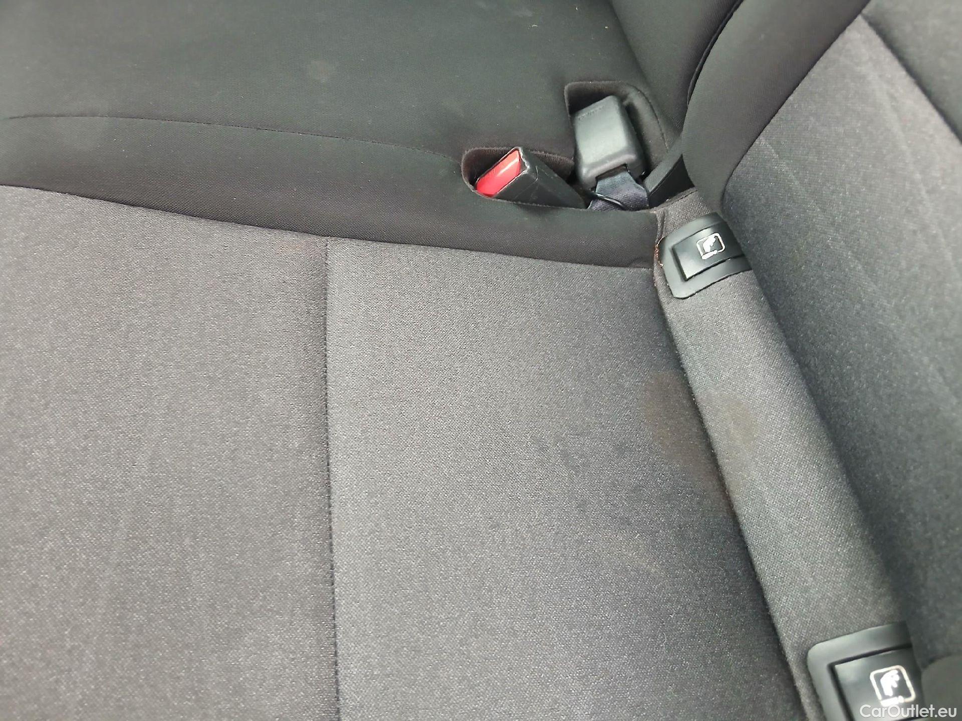  Hyundai  Tucson HYUNDAI  / 2018 / 5P / todoterreno 1.6 CRDI 85kW (116CV) 48V SLE 4X2(SP)(SL) #4