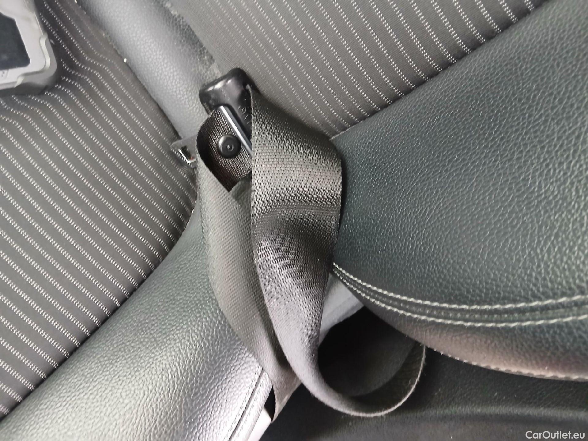  Mercedes  A-Klasse MERCEDES-BENZ Clase A / 2018 / 5P / berlina con portón A 180 d #20