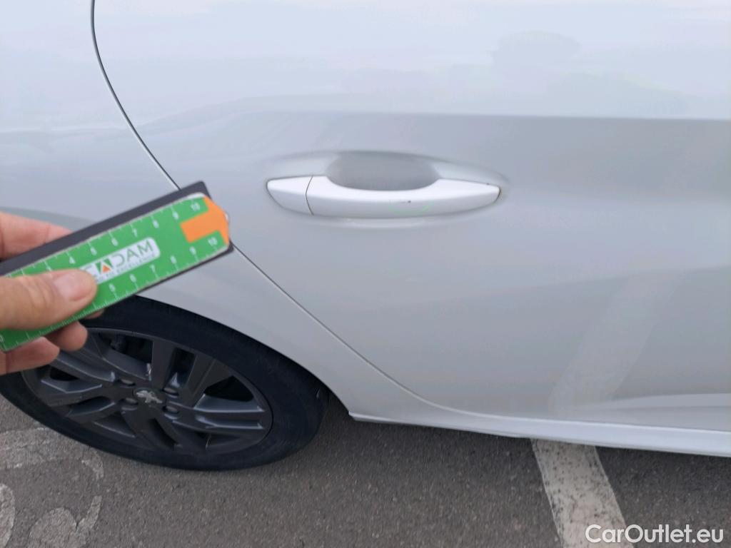  Peugeot  208 PEUGEOT  / 2019 / 5P / berlina con portón BlueHDi 73kW (100CV) Active Pack (AC) #19