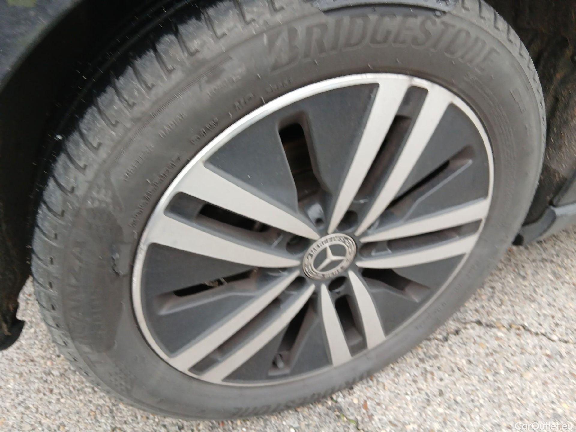  Mercedes  A-Klasse MERCEDES-BENZ Clase A / 2018 / 5P / berlina con portón A 180 d #32