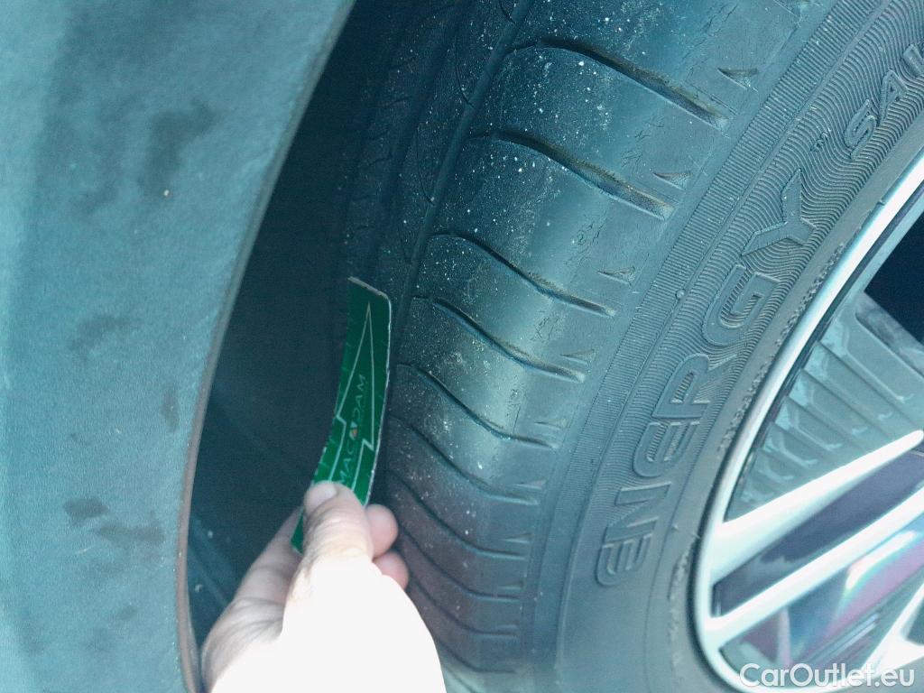  KIA  Niro KIA  / 2019 / 5P / crossover 1.6 GDi HEV 104kW (141CV) Drive #6