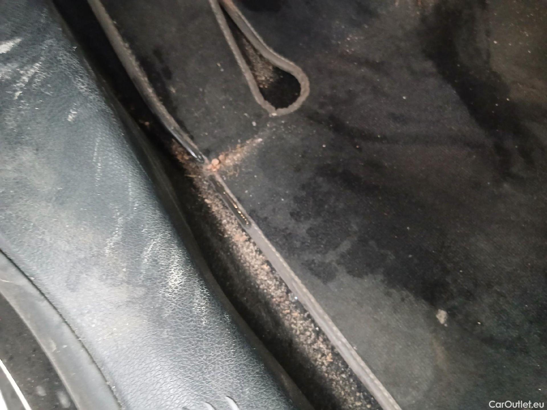  Mercedes  A-Klasse MERCEDES-BENZ Clase A / 2018 / 5P / berlina con portón A 180 d #18