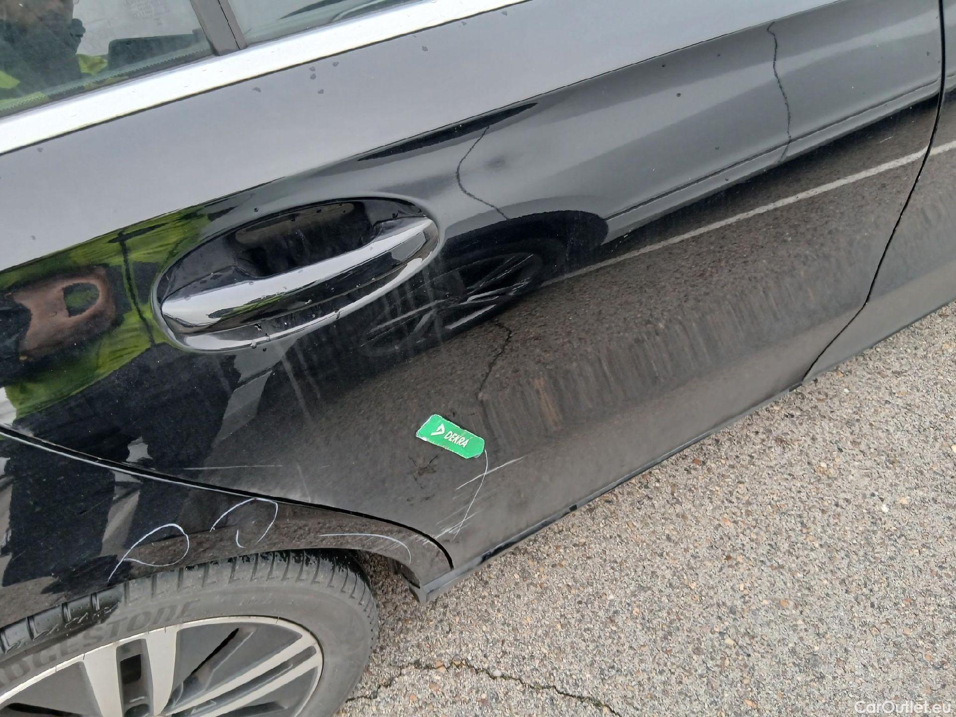  Mercedes  A-Klasse MERCEDES-BENZ Clase A / 2018 / 5P / berlina con portón A 180 d #35