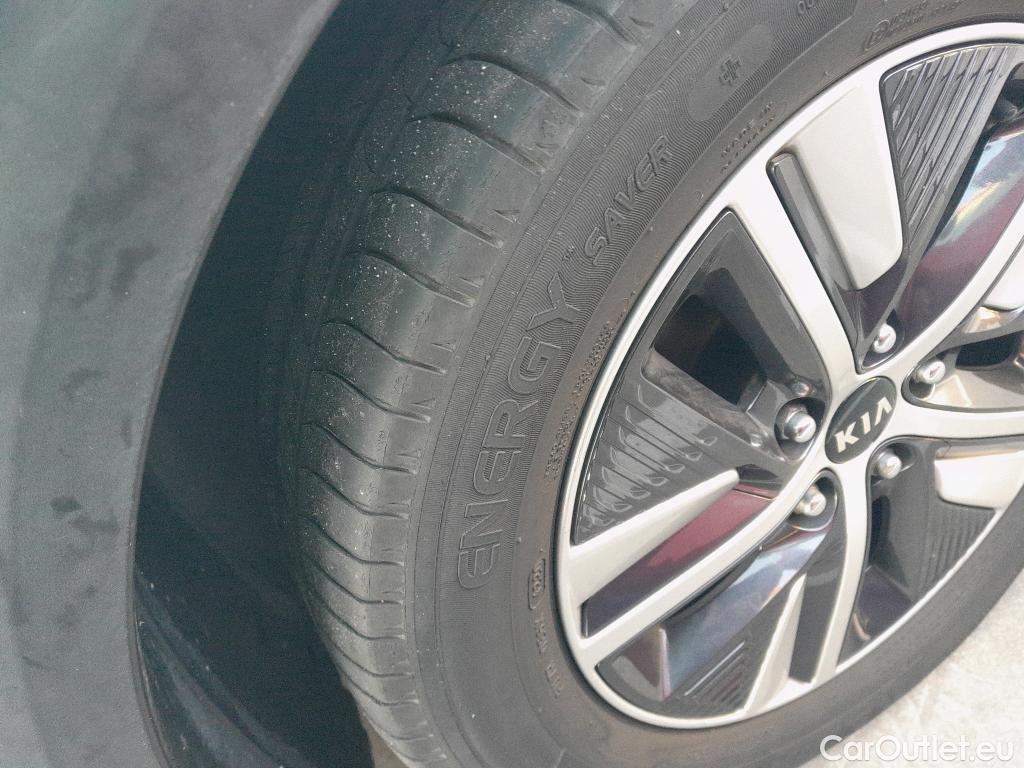  KIA  Niro KIA  / 2019 / 5P / crossover 1.6 GDi HEV 104kW (141CV) Drive #5