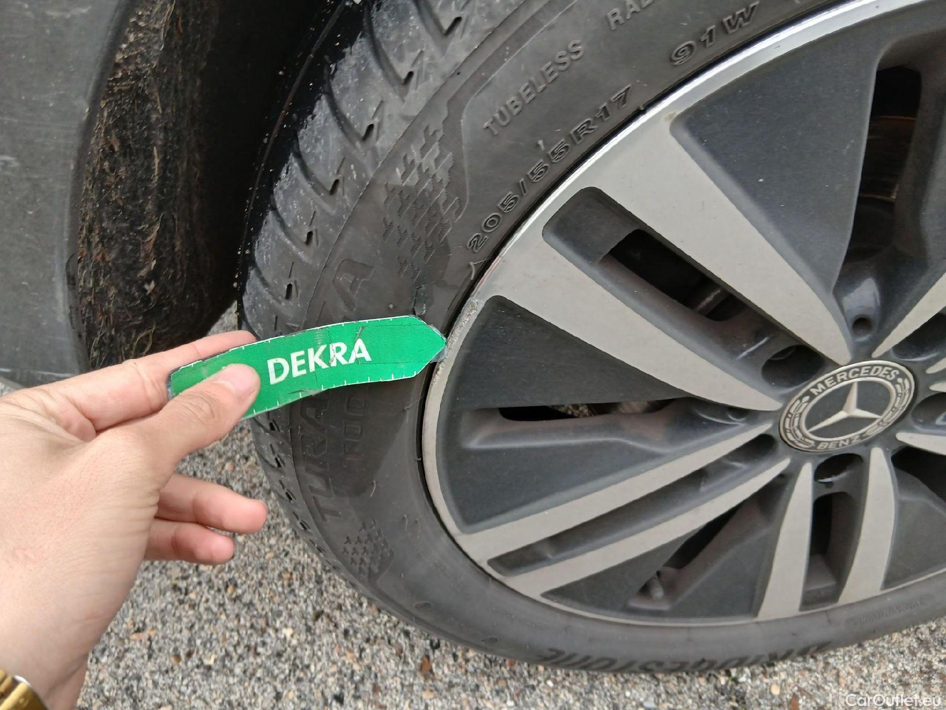  Mercedes  A-Klasse MERCEDES-BENZ Clase A / 2018 / 5P / berlina con portón A 180 d #31