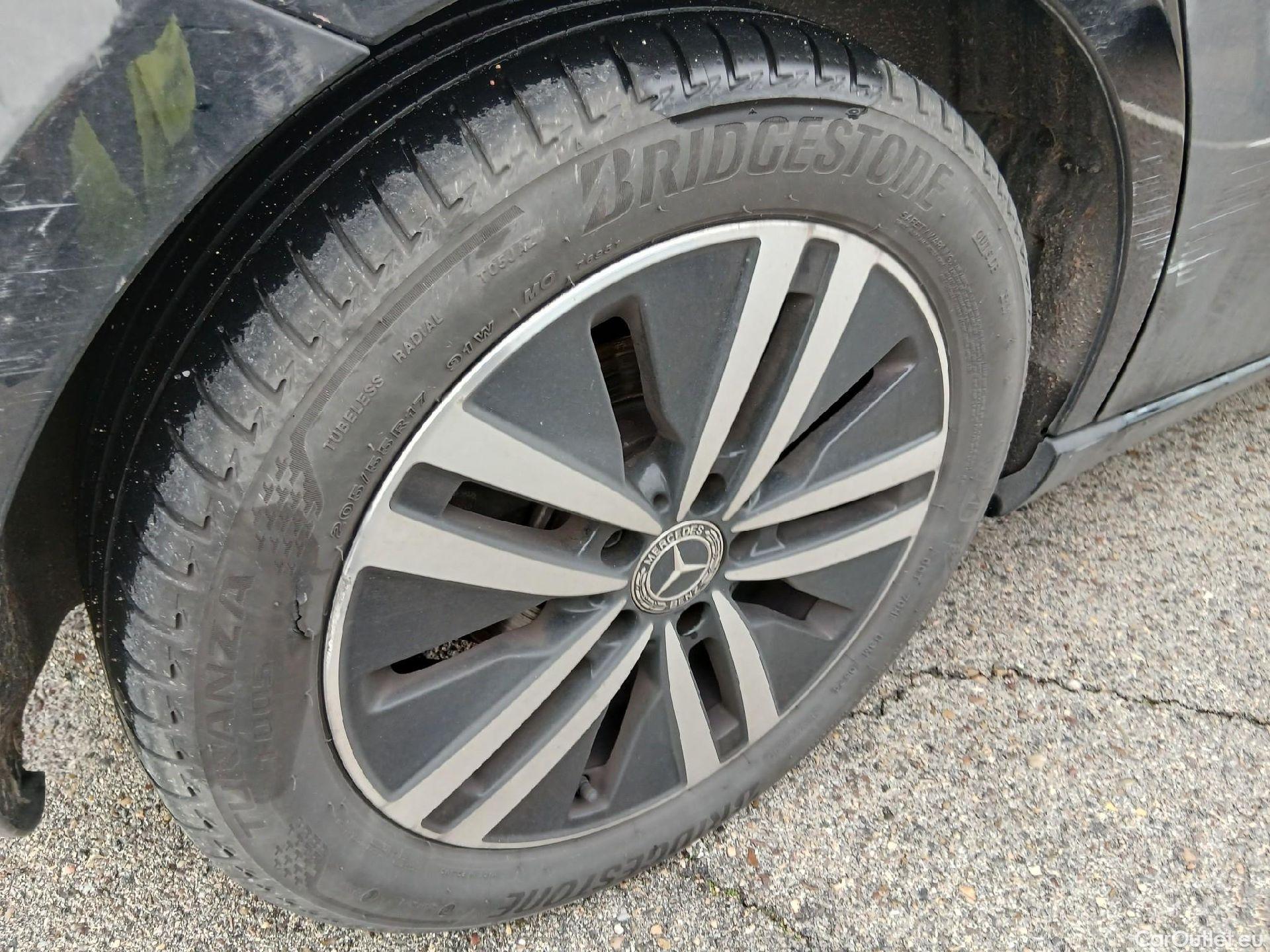  Mercedes  A-Klasse MERCEDES-BENZ Clase A / 2018 / 5P / berlina con portón A 180 d #30