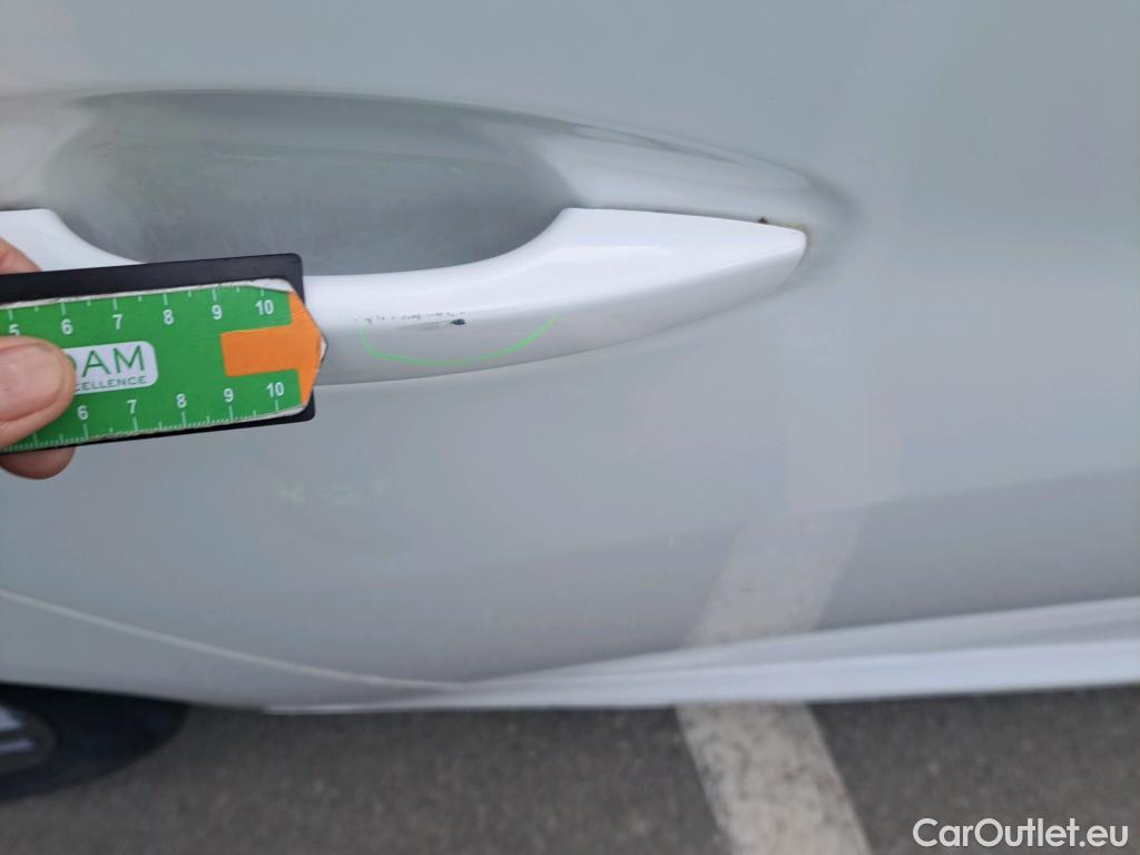  Peugeot  208 PEUGEOT  / 2019 / 5P / berlina con portón BlueHDi 73kW (100CV) Active Pack (AC) #20