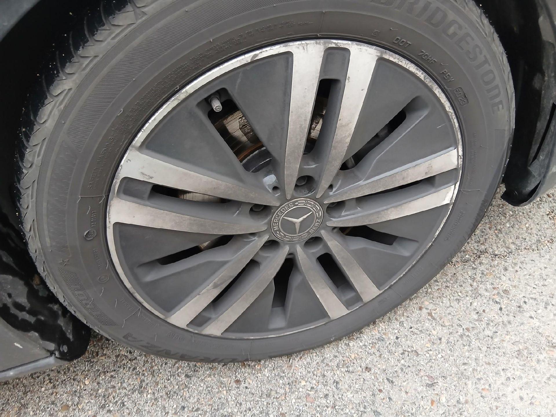  Mercedes  A-Klasse MERCEDES-BENZ Clase A / 2018 / 5P / berlina con portón A 180 d #41