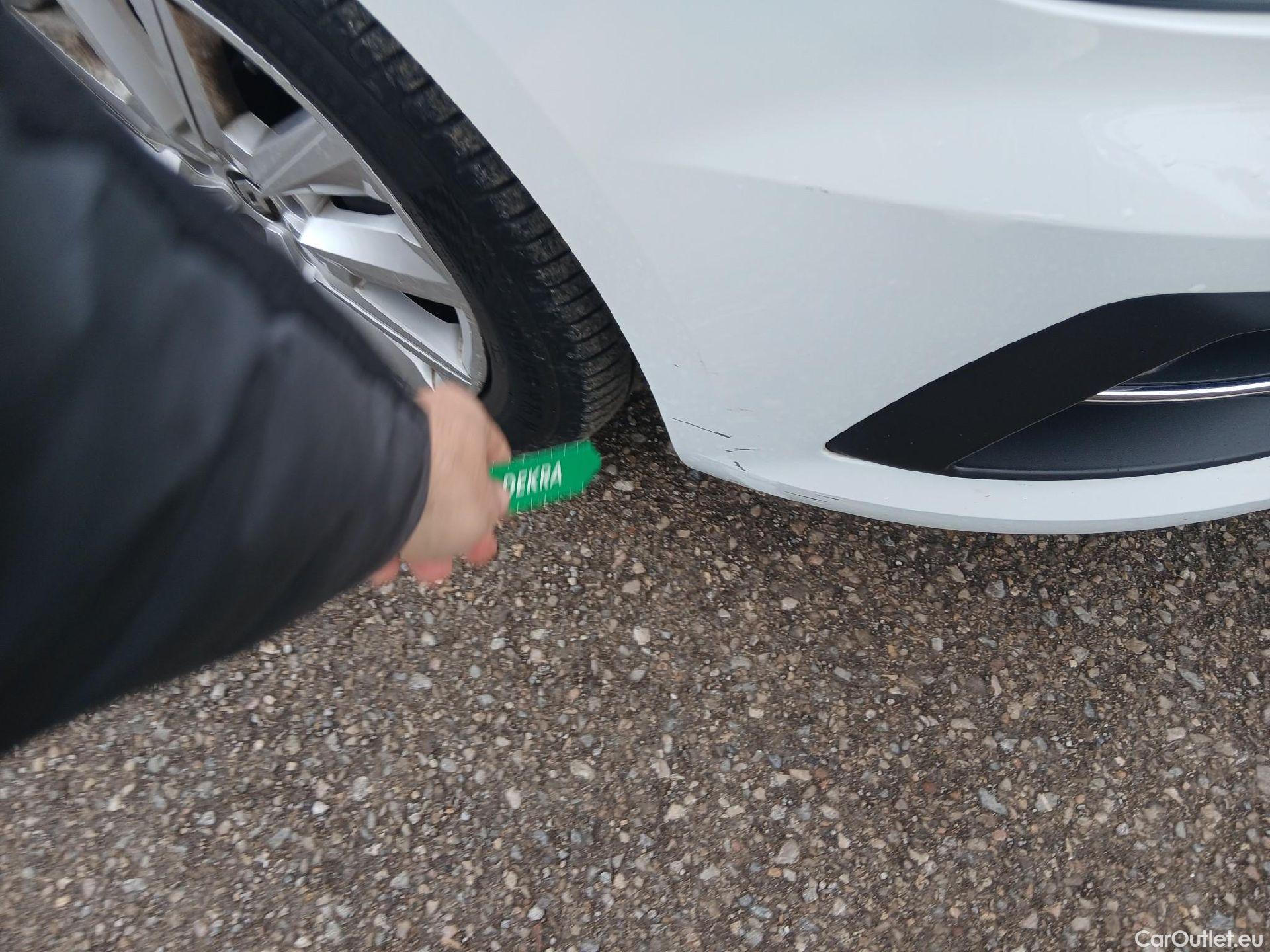  Renault  Megane RENAULT Mégane / 2020 / 5P / berlina con portón Equilibre Blue dCi 85 kW (115CV) #2