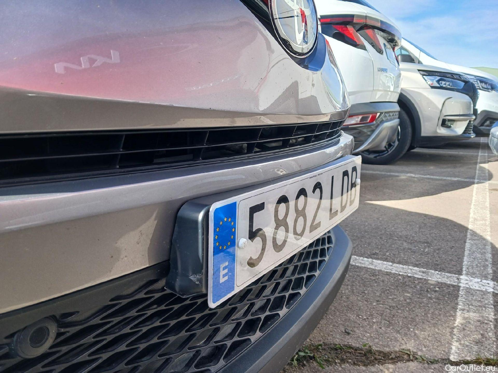  Toyota  C-HR TOYOTA  / 2016 / 5P / todoterreno 1.8 125H Advance (CX) #8