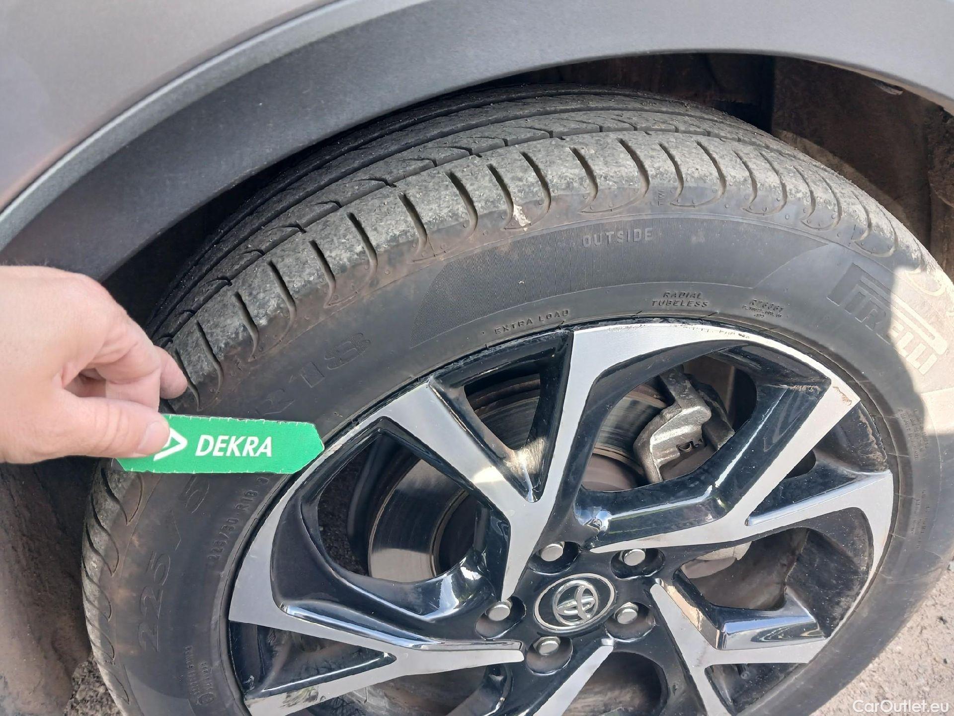  Toyota  C-HR TOYOTA  / 2016 / 5P / todoterreno 1.8 125H Advance (CX) #31