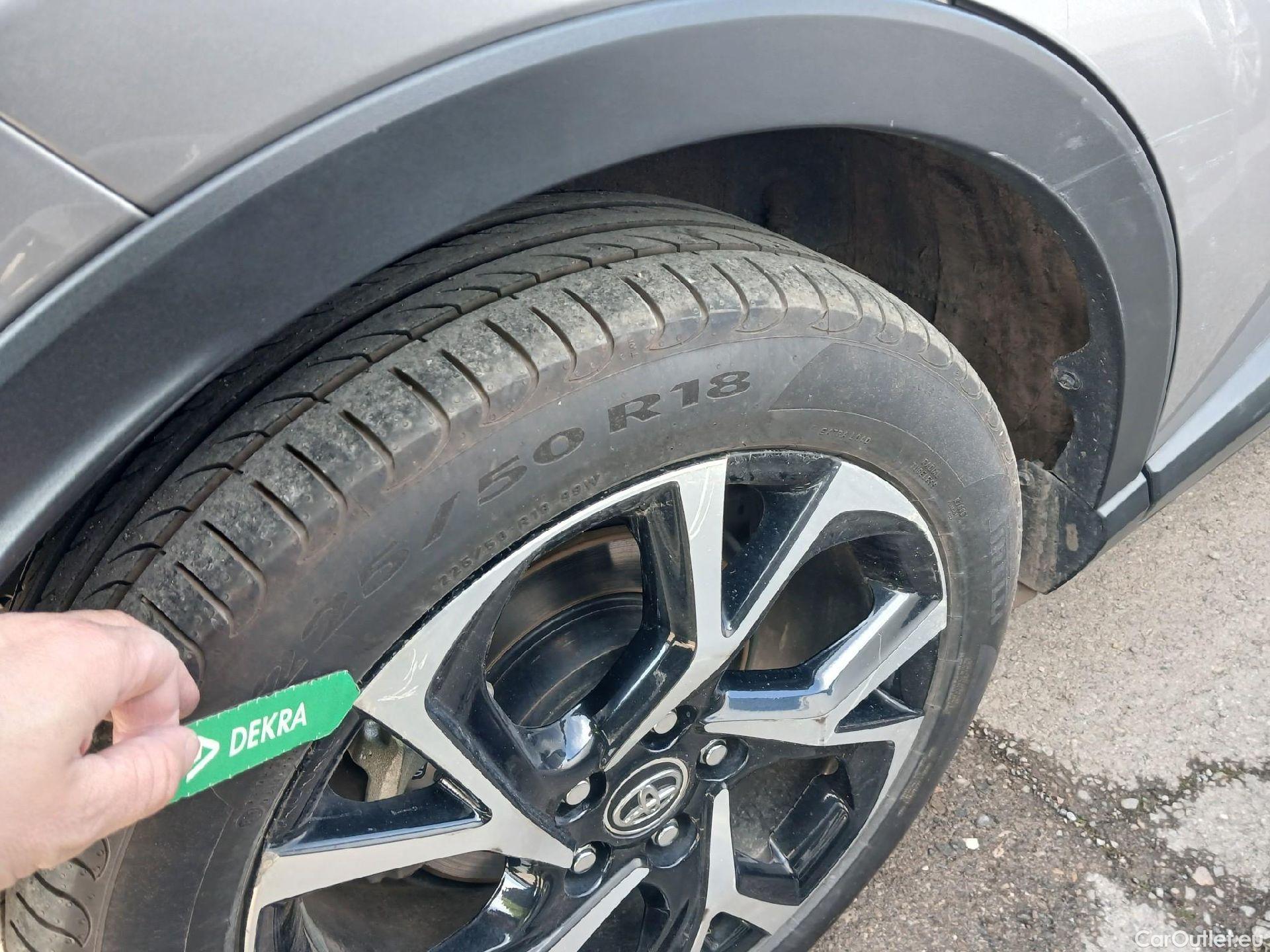  Toyota  C-HR TOYOTA  / 2016 / 5P / todoterreno 1.8 125H Advance (CX) #19