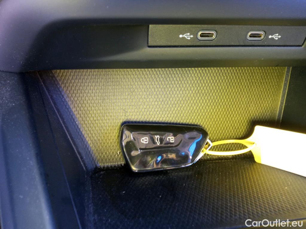  Volkswagen  Golf  VOLKSWAGEN / 2020 / 5P / berlina con portón 2.0 TDI 85kW (115CV) #4