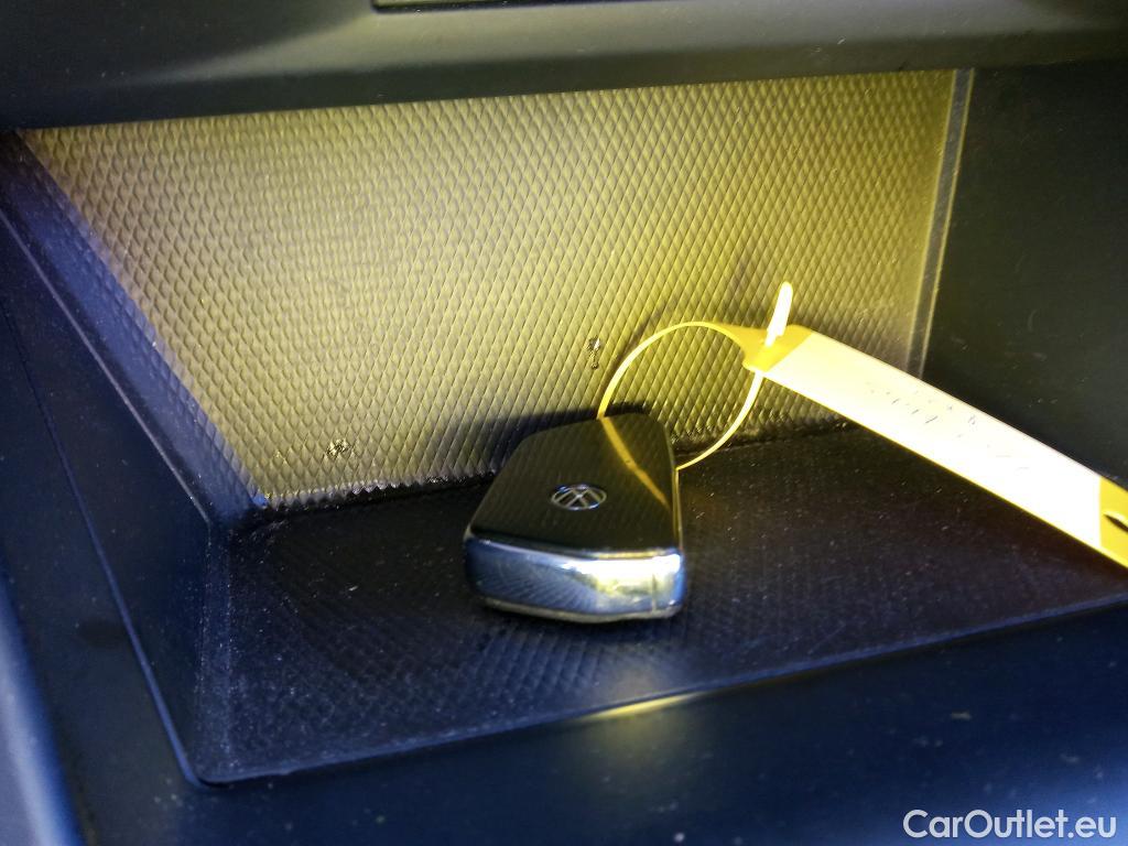  Volkswagen  Golf  VOLKSWAGEN / 2020 / 5P / berlina con portón 2.0 TDI 85kW (115CV) #3