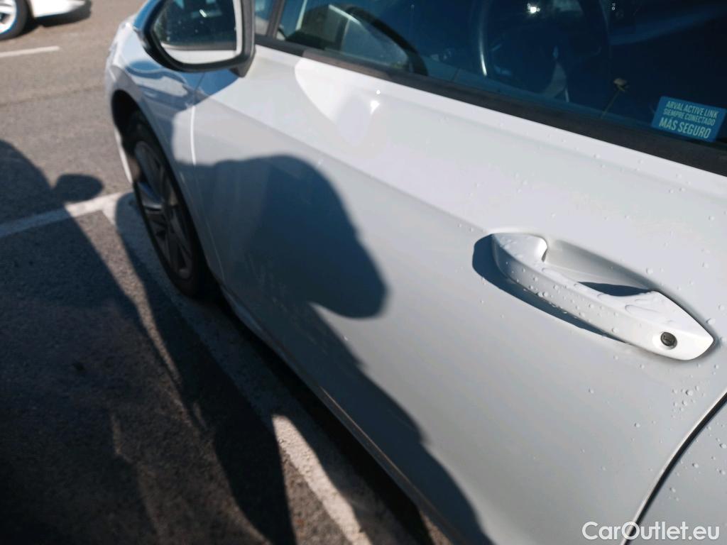  Volkswagen  Golf  VOLKSWAGEN / 2020 / 5P / berlina con portón 2.0 TDI 85kW (115CV) #11