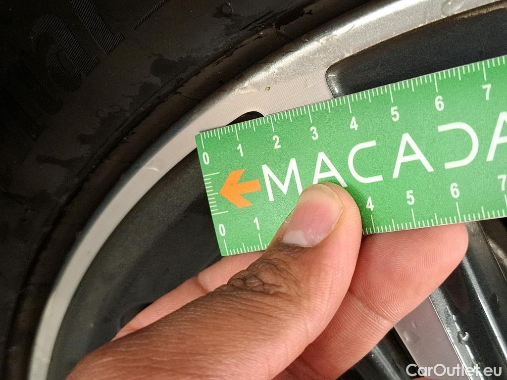  Bmw  Serie 1 BMW Série 1 / 2019 / 5P / Berline 116i Business Design #8