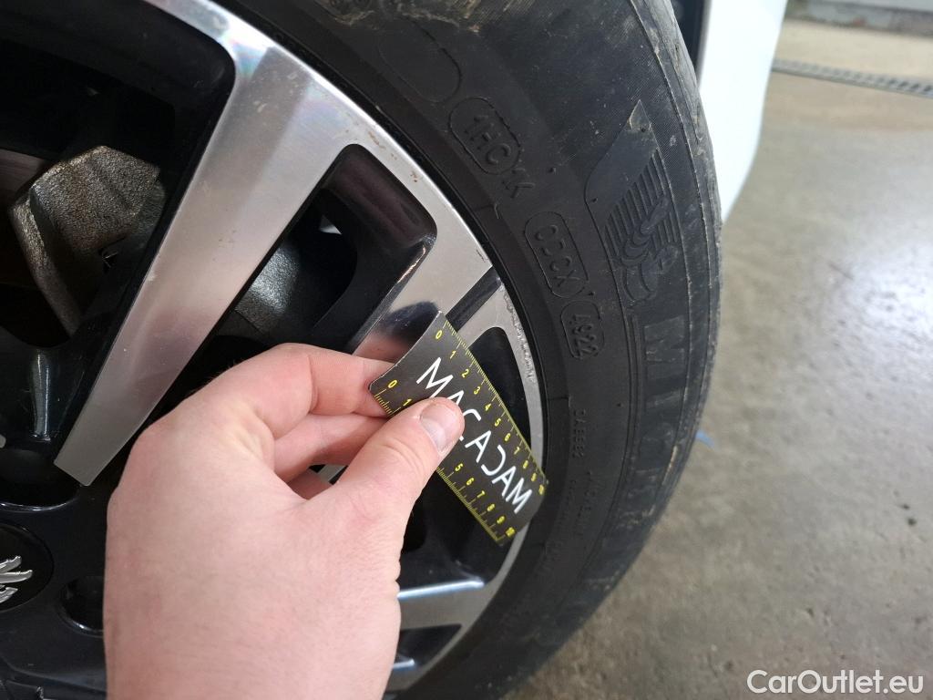  Peugeot  208  Allure Pack 1.2 PureTech 100CV BVA8 E6d #29