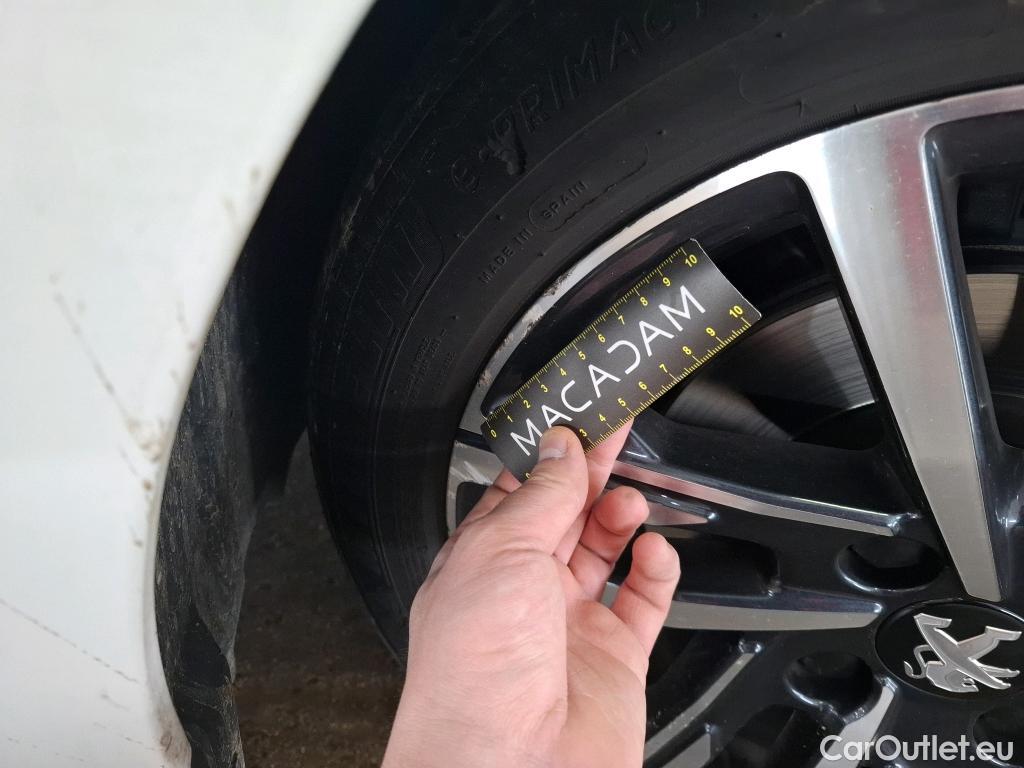  Peugeot  208  Allure Pack 1.2 PureTech 100CV BVA8 E6d #25