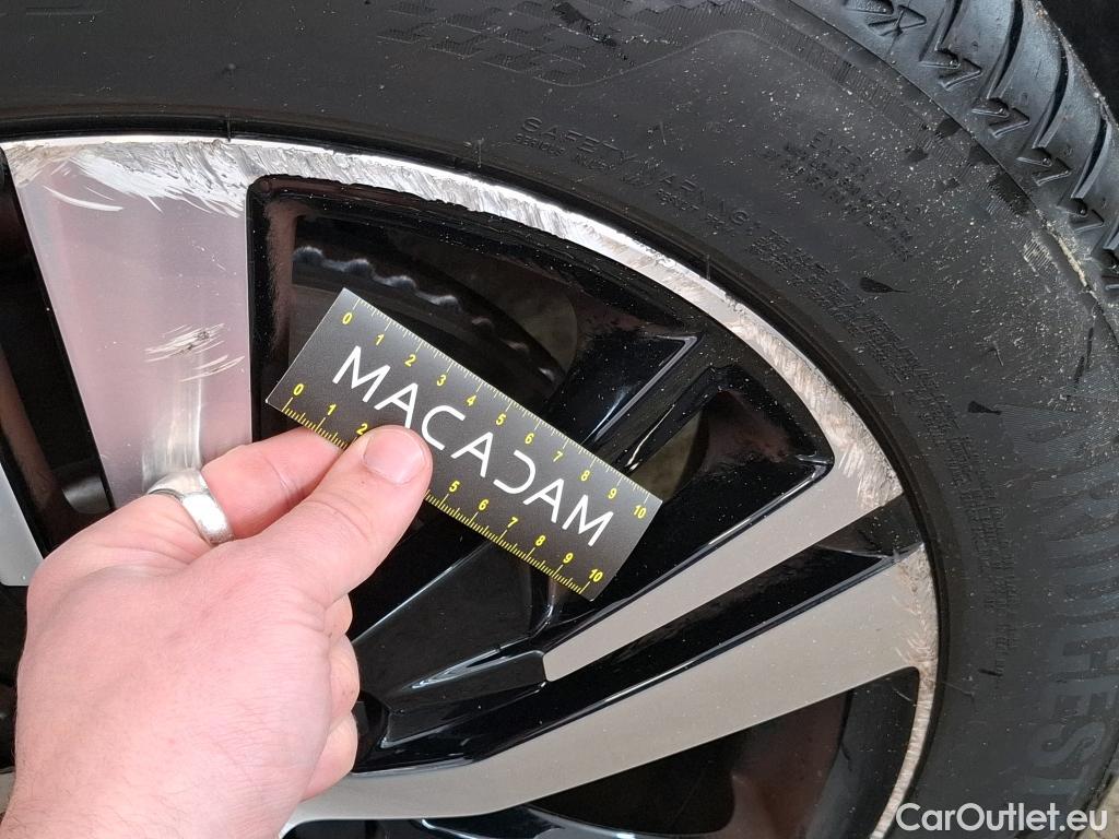  Peugeot  3008 PEUGEOT  / 2020 / 5P / SUV 1.6 HYBRID4 300 E-EAT8 GT #4