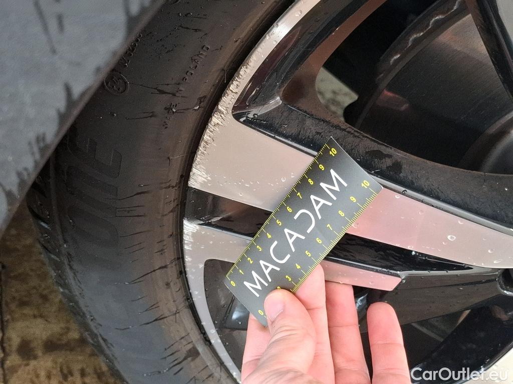  Peugeot  3008 PEUGEOT  / 2020 / 5P / SUV 1.6 HYBRID4 300 E-EAT8 GT #33