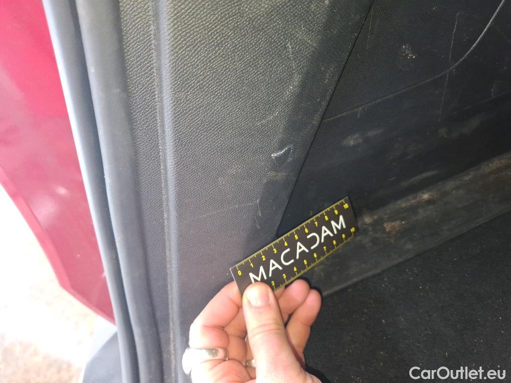  Peugeot  3008 PEUGEOT  / 2020 / 5P / SUV 1.6 HYBRID4 300 E-EAT8 GT #47