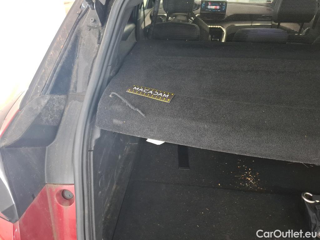  Peugeot  3008 PEUGEOT  / 2020 / 5P / SUV 1.6 HYBRID4 300 E-EAT8 GT #56