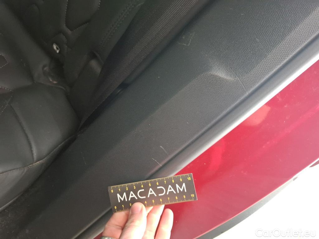  Peugeot  3008 PEUGEOT  / 2020 / 5P / SUV 1.6 HYBRID4 300 E-EAT8 GT #52