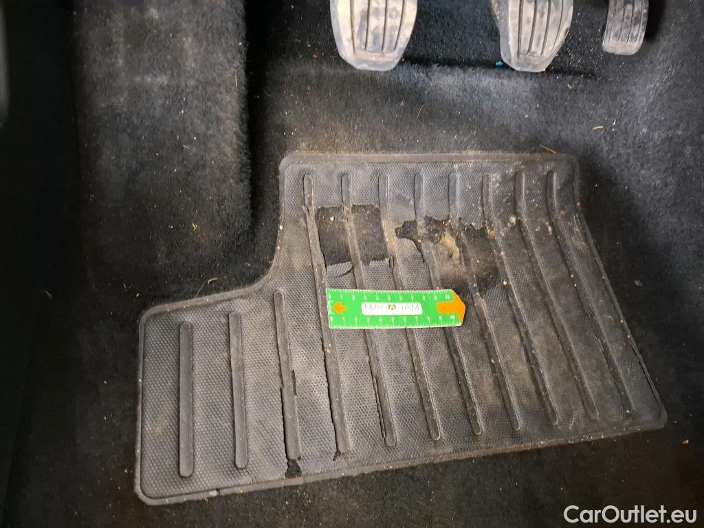  Peugeot  208  Allure Business 1.2 PureTech 100CV BVM6 E6d #1