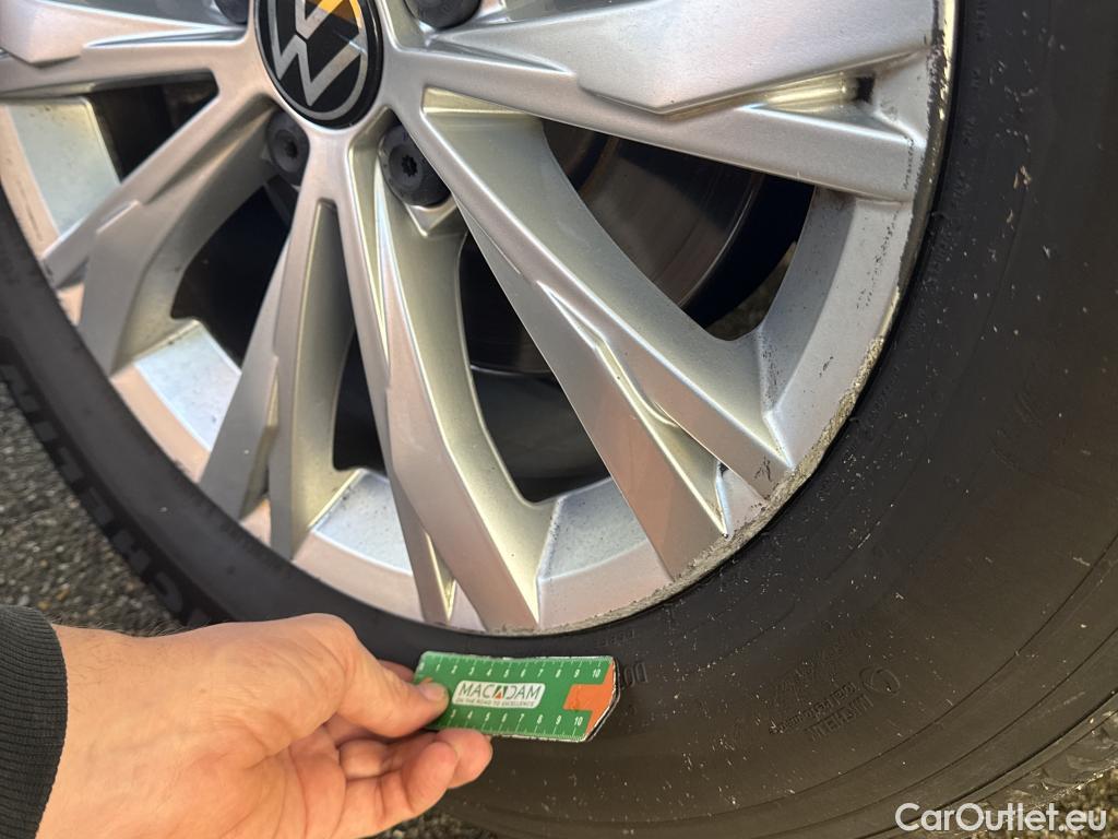  Volkswagen  Tiguan VOLKSWAGEN  / 2020 / 5P / SUV 2.0 TDI 150 DSG7 Life #2