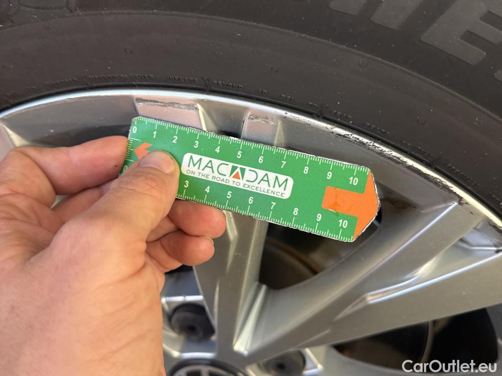  Volkswagen  Tiguan VOLKSWAGEN  / 2020 / 5P / SUV 2.0 TDI 150 DSG7 Life #3