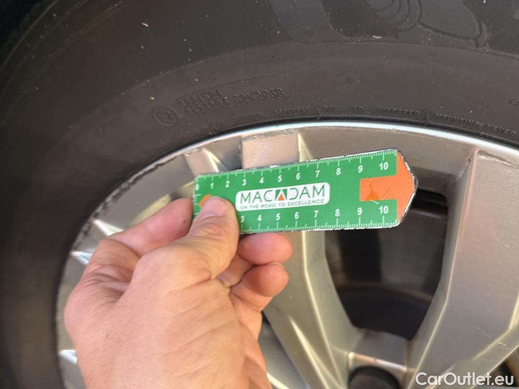  Volkswagen  Tiguan VOLKSWAGEN  / 2020 / 5P / SUV 2.0 TDI 150 DSG7 Life #4