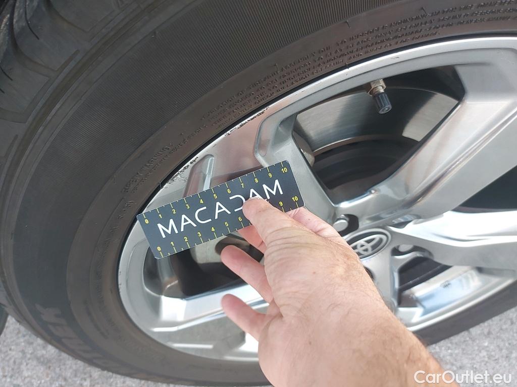  Toyota  RAV4 TOYOTA  / 2018 / 5P / todoterreno 2.5l 220H Luxury #2