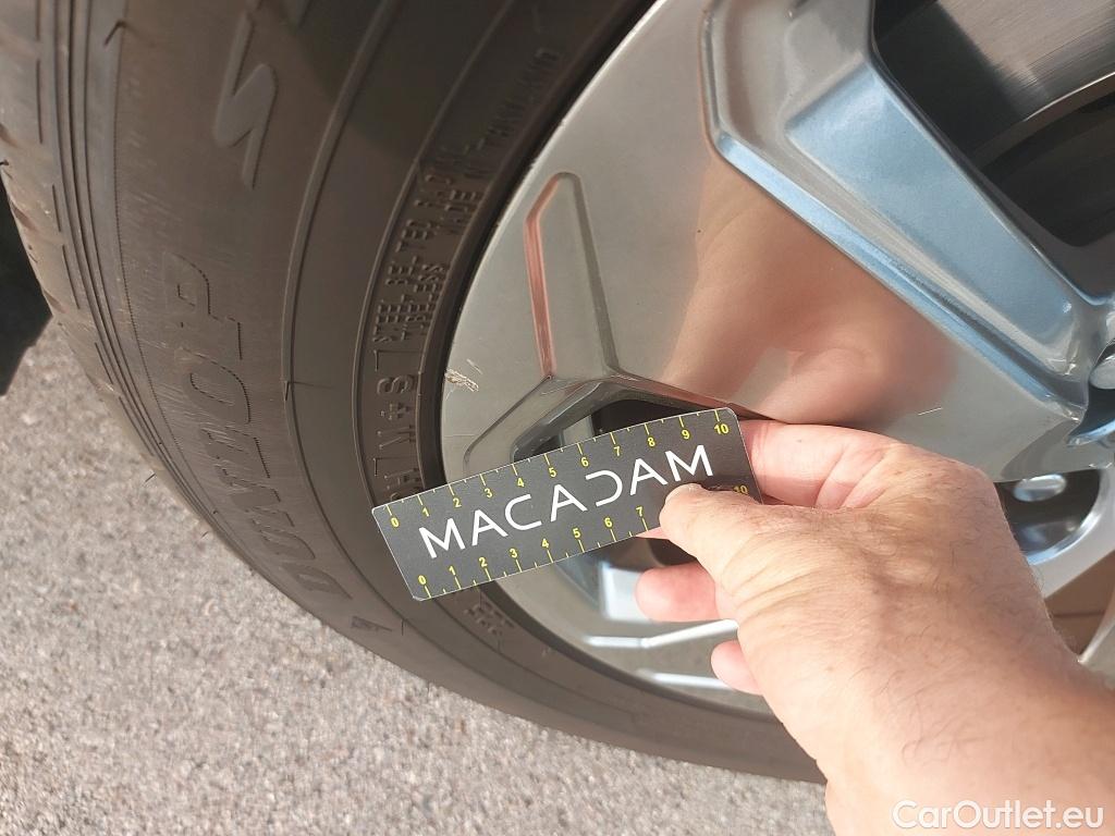  Toyota  RAV4 TOYOTA  / 2018 / 5P / todoterreno 2.5l 220H Luxury #4