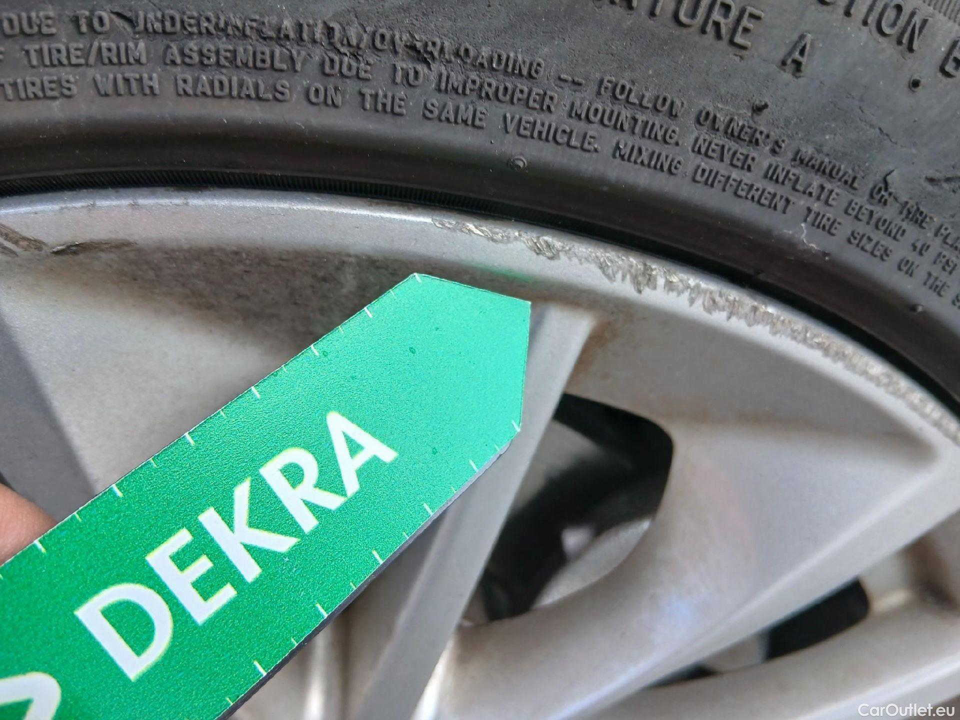  Bmw  Serie 1 BMW  / 2019 / 5P / berlina con portón 118i #28