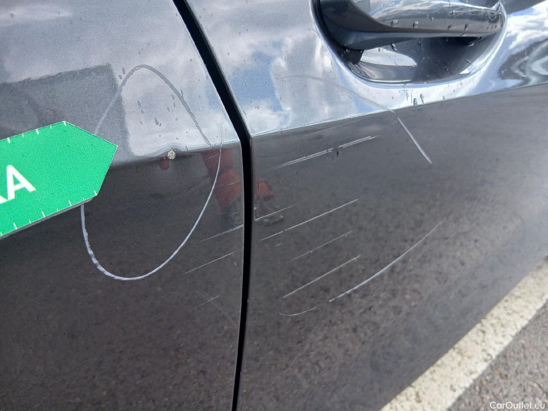  Bmw  Serie 1 BMW  / 2019 / 5P / berlina con portón 118i #21