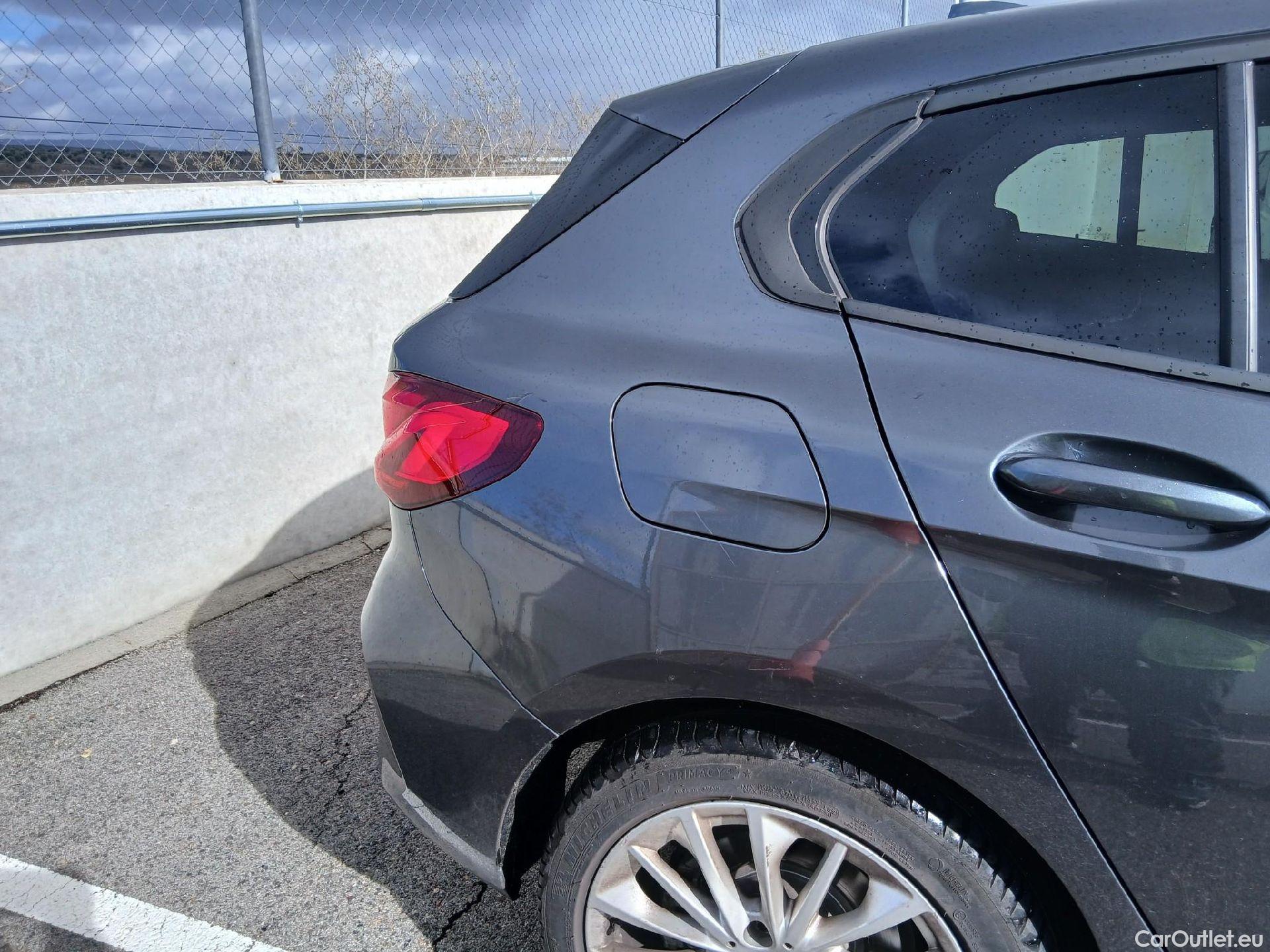  Bmw  Serie 1 BMW  / 2019 / 5P / berlina con portón 118i #20