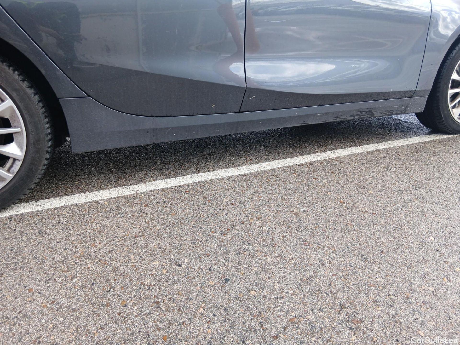  Bmw  Serie 1 BMW  / 2019 / 5P / berlina con portón 118i #25