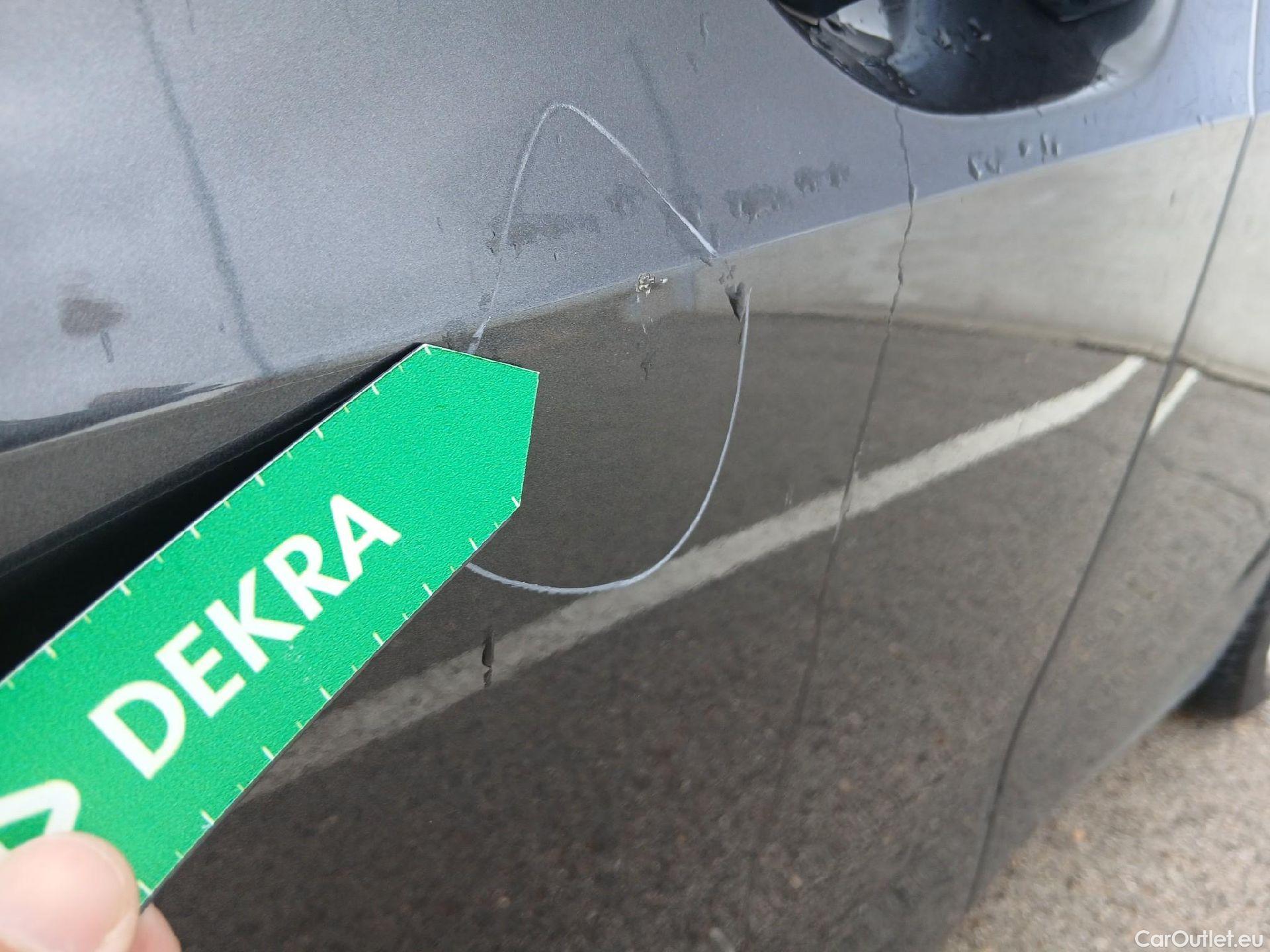  Bmw  Serie 1 BMW  / 2019 / 5P / berlina con portón 118i #11