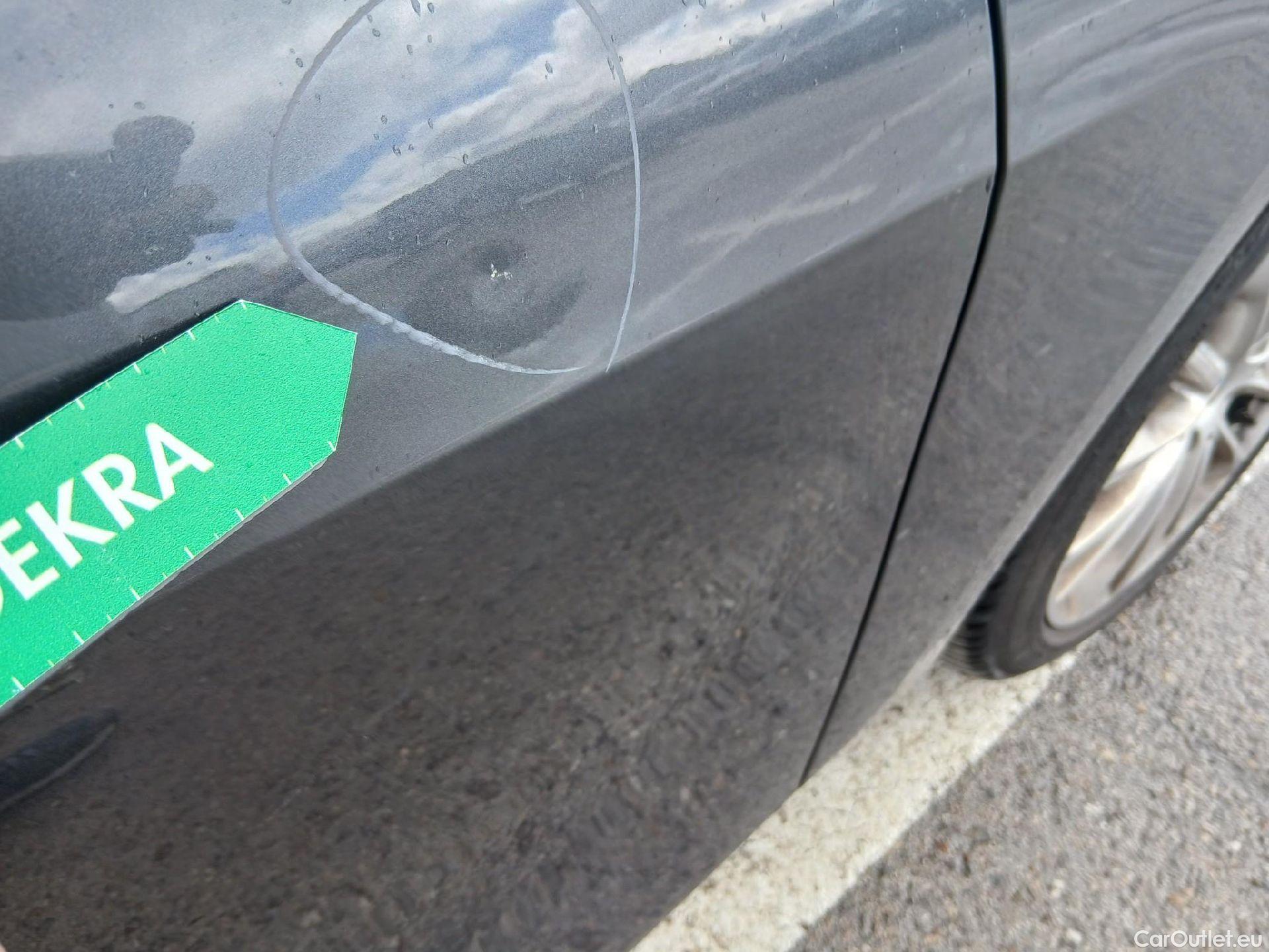  Bmw  Serie 1 BMW  / 2019 / 5P / berlina con portón 118i #24