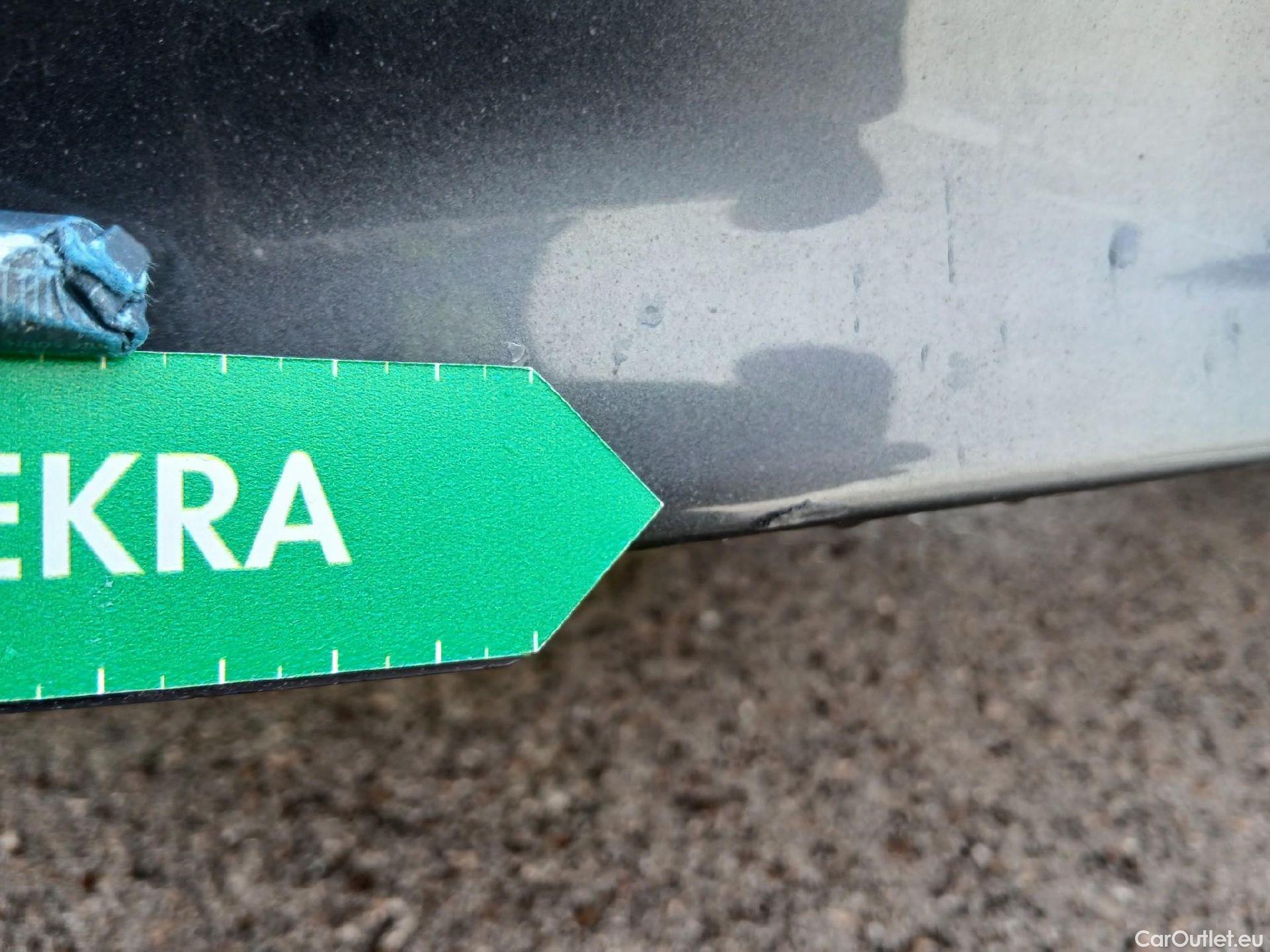  Bmw  Serie 1 BMW  / 2019 / 5P / berlina con portón 118i #18