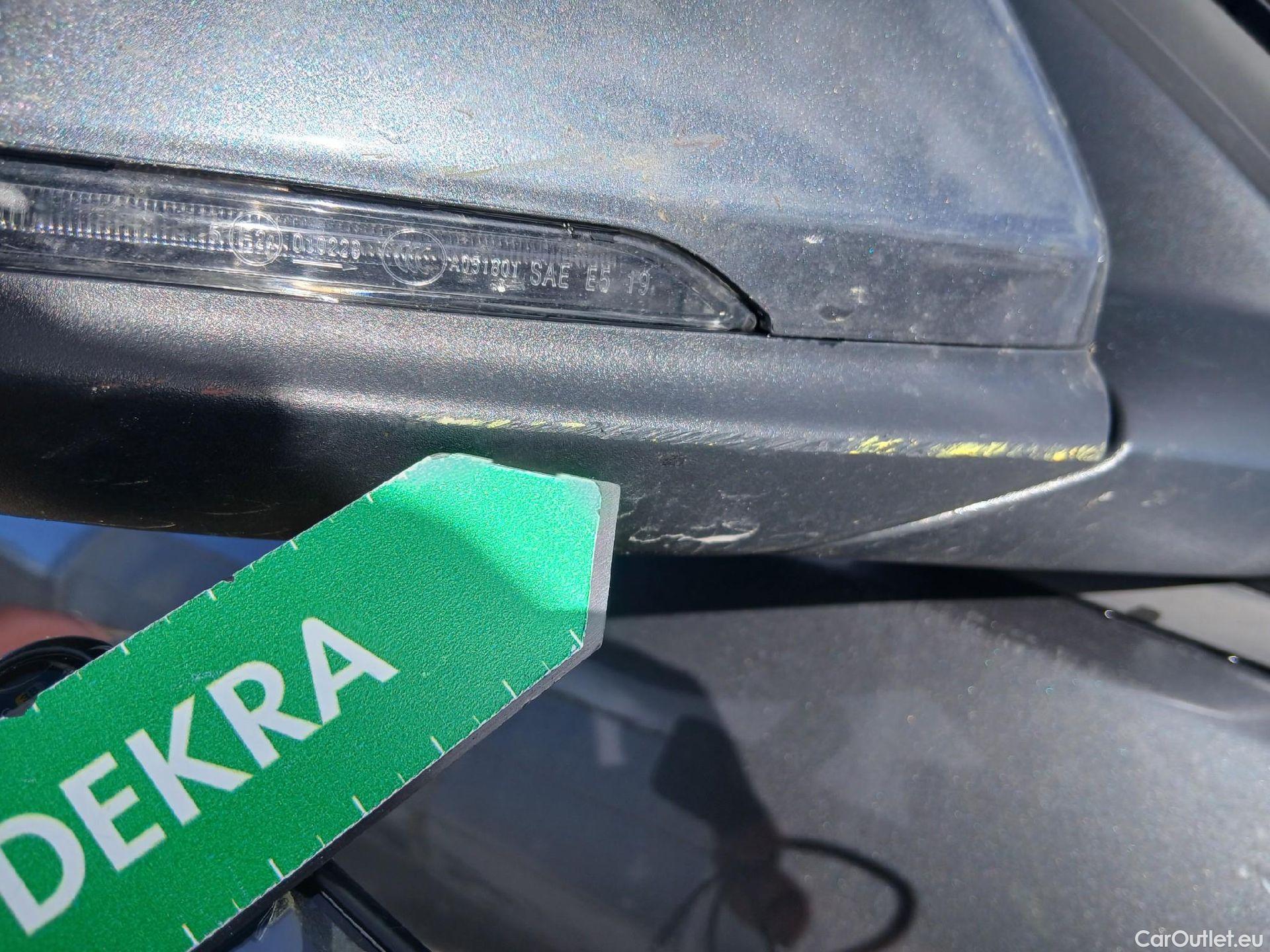  Bmw  Serie 1 BMW  / 2019 / 5P / berlina con portón 118i #32